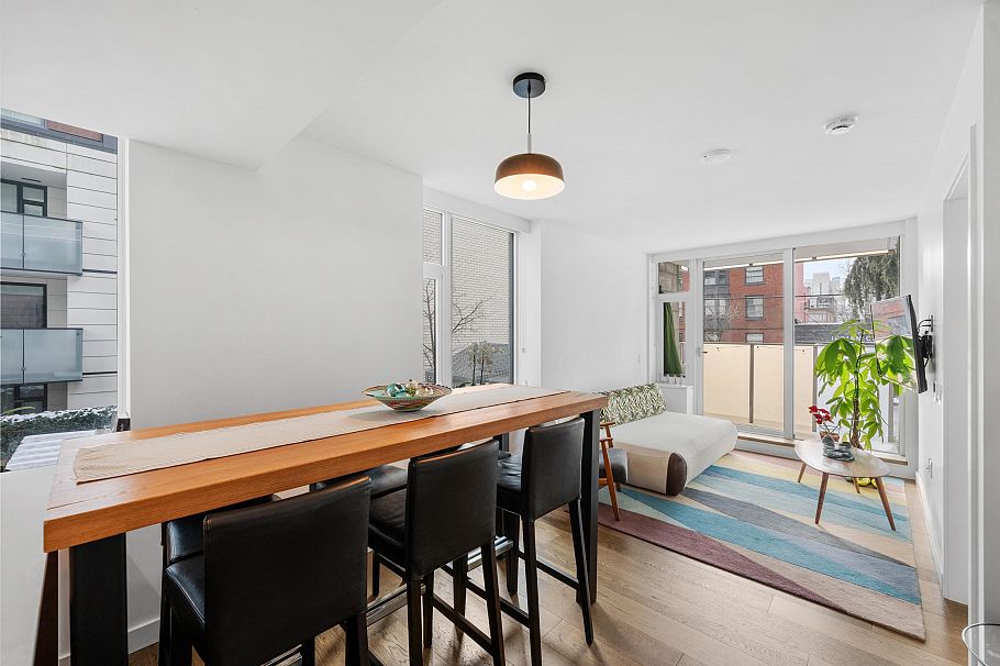 303 1365 Davie Street Vancouver, BC - 5