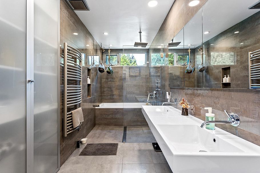 4527 Strathcona Road North Vancouver, BC - 32