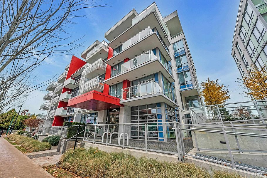 211 677 W 41st Avenue Vancouver, BC - 1