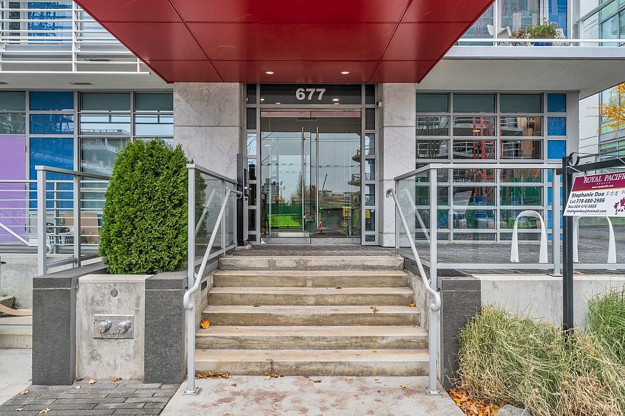 211 677 W 41st Avenue Vancouver, BC - 18