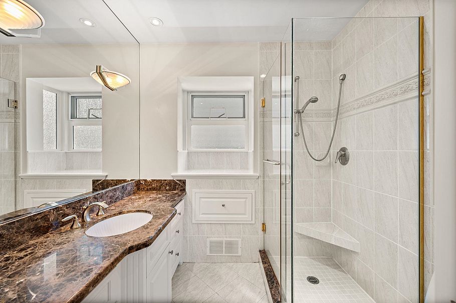 778 W 48th Avenue Vancouver, BC - 18