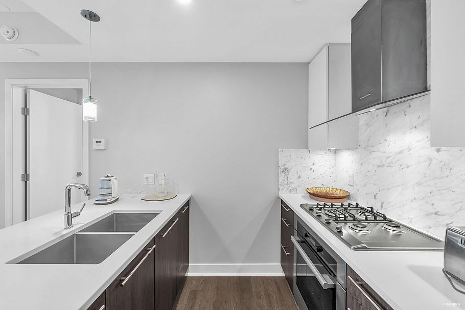 211 677 W 41st Avenue Vancouver, BC - 8