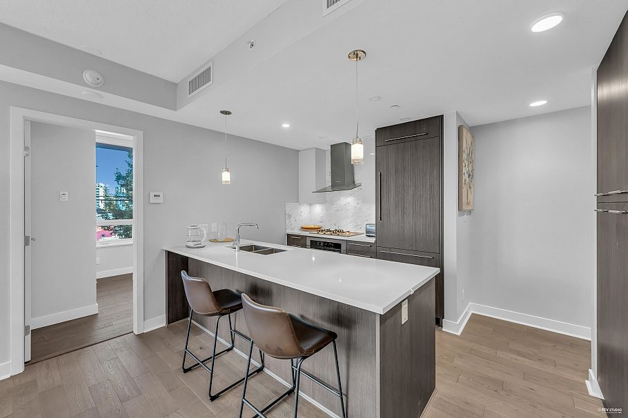 211 677 W 41st Avenue Vancouver, BC - 7