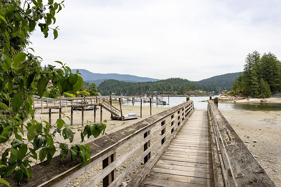 4527 Strathcona Road North Vancouver, BC - 39