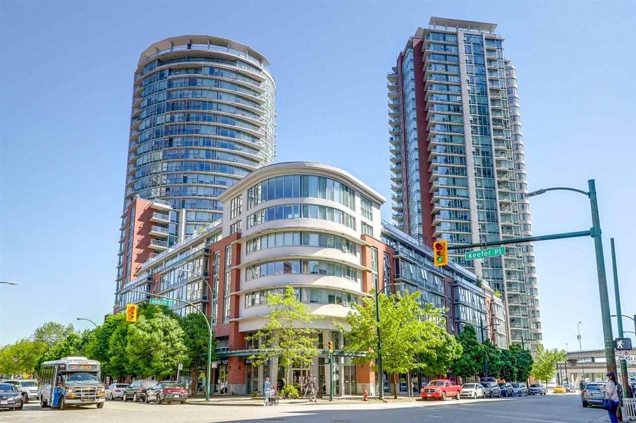 607 618 Abbott Street Vancouver, BC - 1