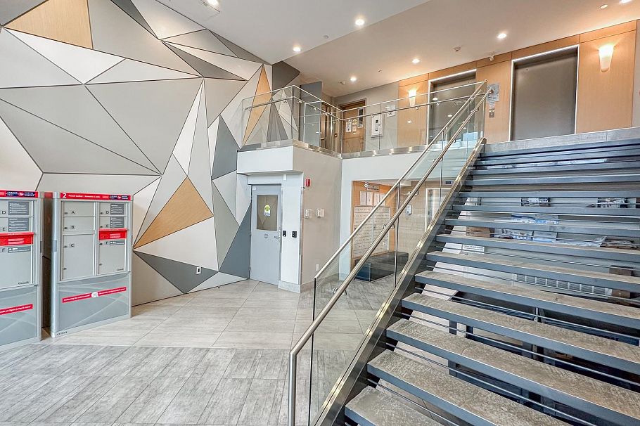 503 384 E 1st Avenue Vancouver, BC - 2