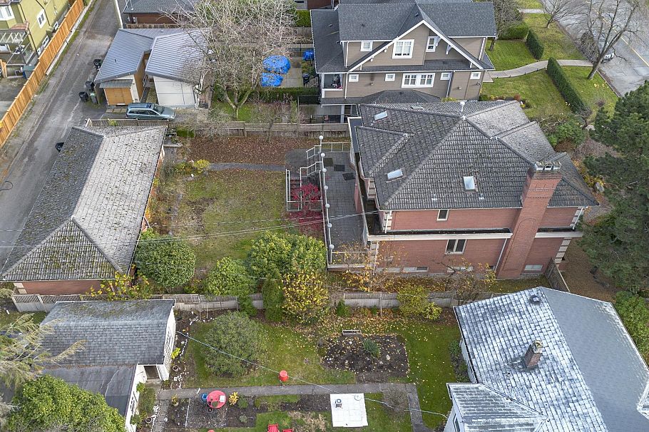 2123 W 57th Avenue Vancouver, BC - 10