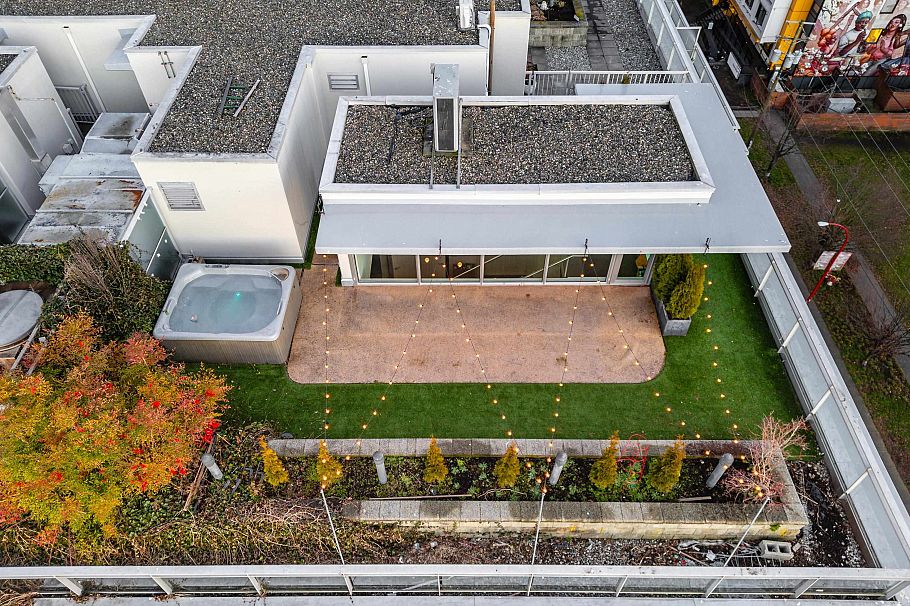 801 221 Union Street Vancouver, BC - 2