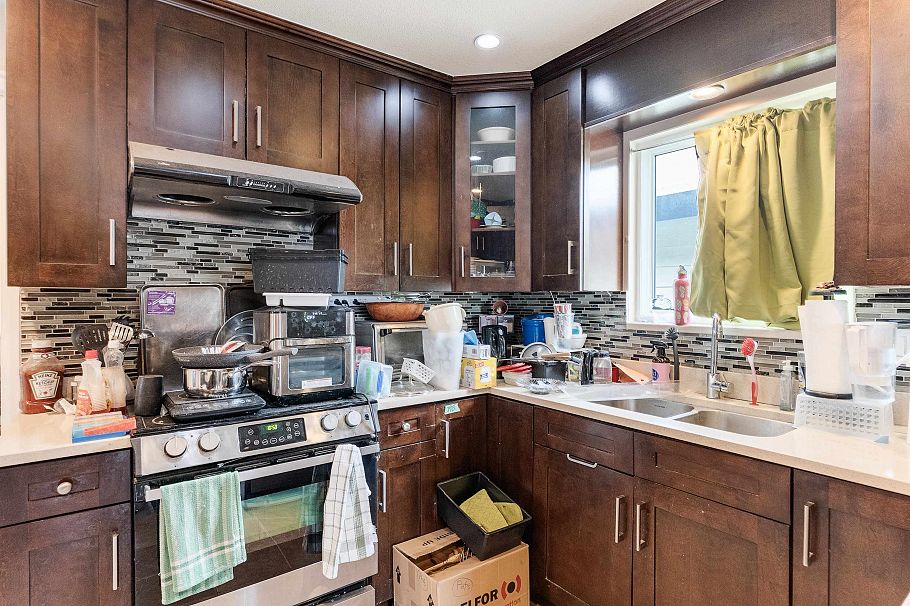 319 E 64th Avenue Vancouver, BC - 5