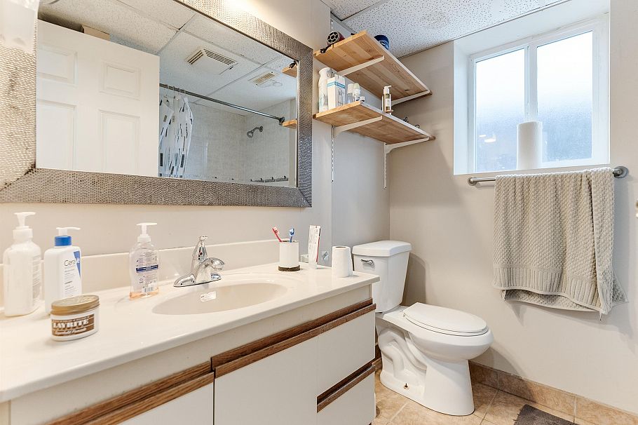 319 E 64th Avenue Vancouver, BC - 21