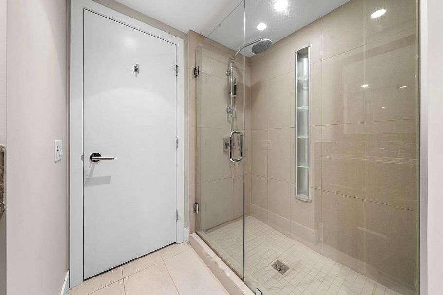 501 210 W 13th Street North Vancouver, BC - 19