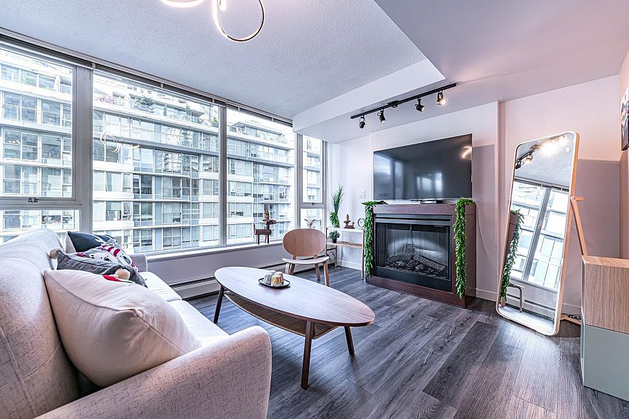 607 618 Abbott Street Vancouver, BC - 2