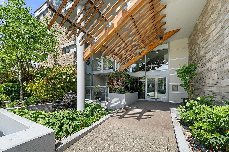 501 210 W 13th Street North Vancouver, BC - 3