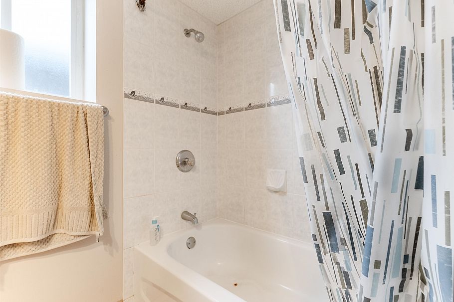 319 E 64th Avenue Vancouver, BC - 22