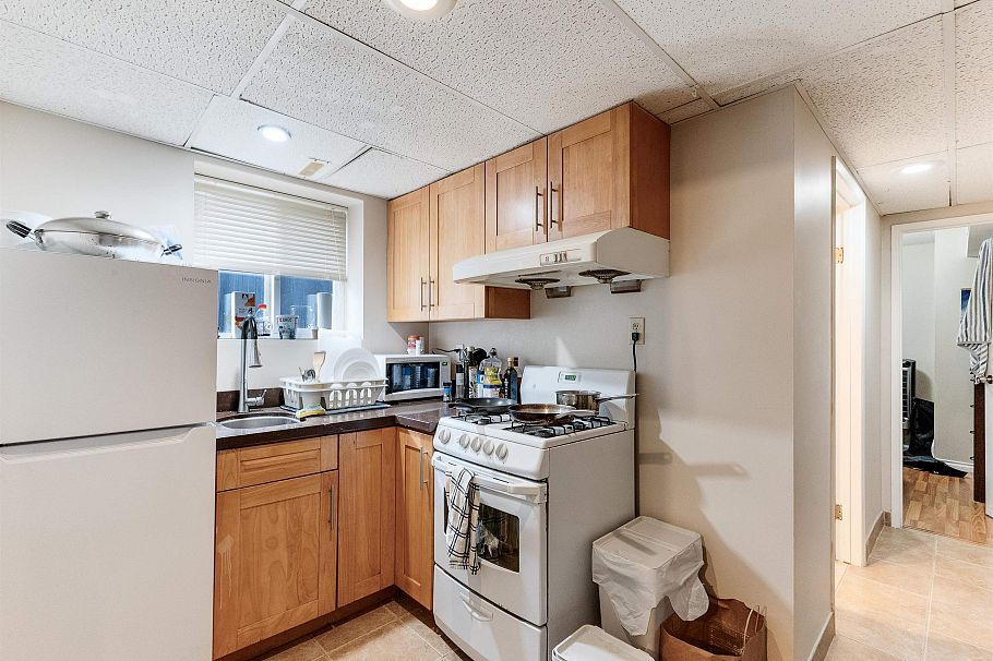 319 E 64th Avenue Vancouver, BC - 18