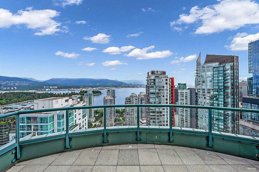 3402 1239 W Georgia Street Vancouver, BC - 2