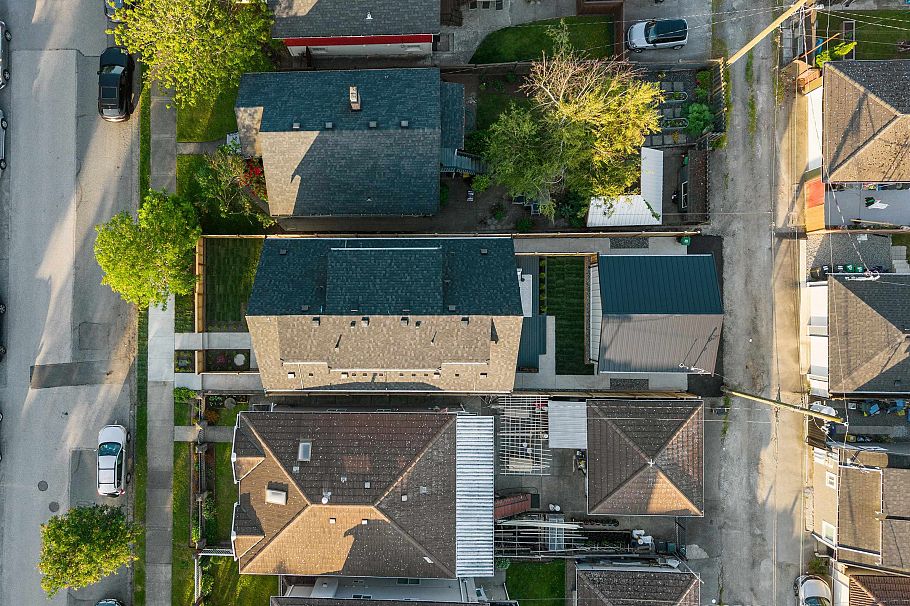 1 2864 E Georgia Street Vancouver, BC - 19