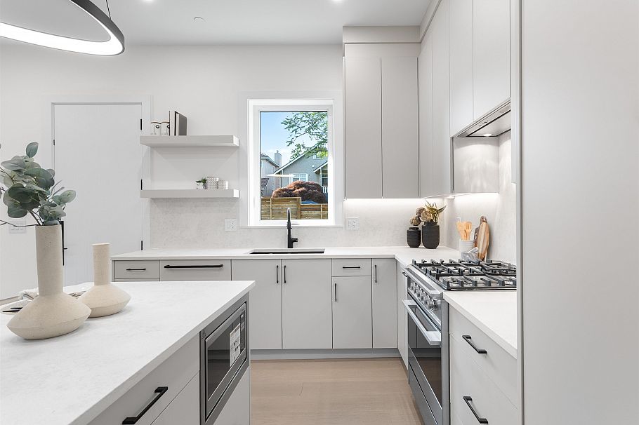 1 2864 E Georgia Street Vancouver, BC - 9