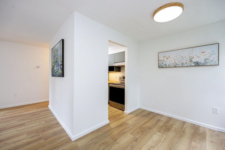 304 2008 Fullerton Avenue North Vancouver, BC - 2