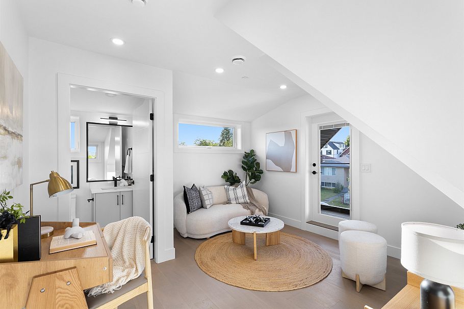 1 2864 E Georgia Street Vancouver, BC - 16