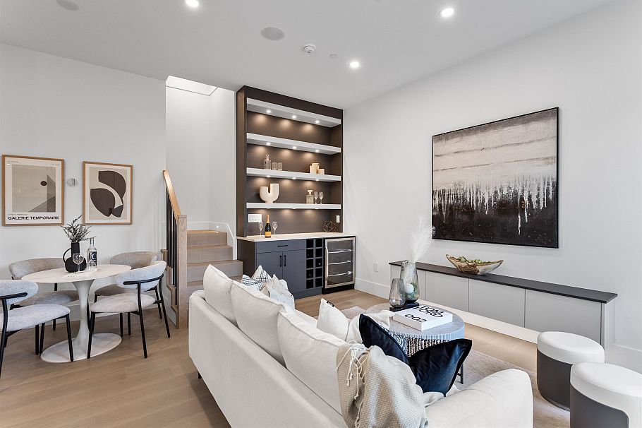 1 2864 E Georgia Street Vancouver, BC - 3