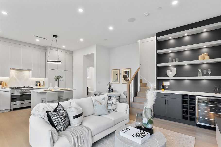 1 2864 E Georgia Street Vancouver, BC - 5