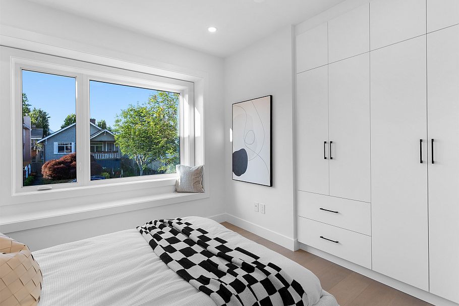 1 2864 E Georgia Street Vancouver, BC - 14