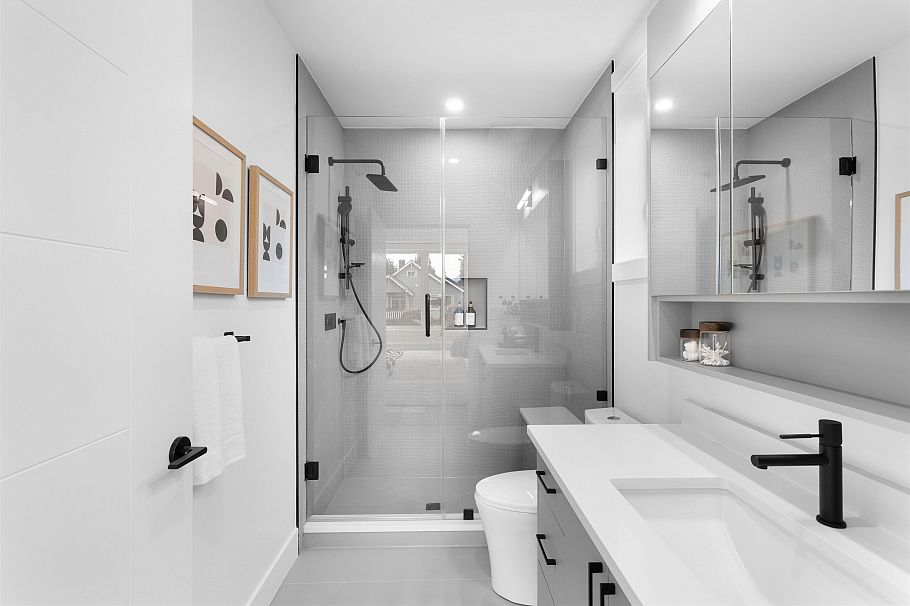 1 2864 E Georgia Street Vancouver, BC - 15