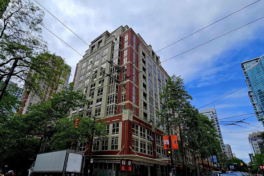 511 819 Hamilton Street Vancouver, BC - 1