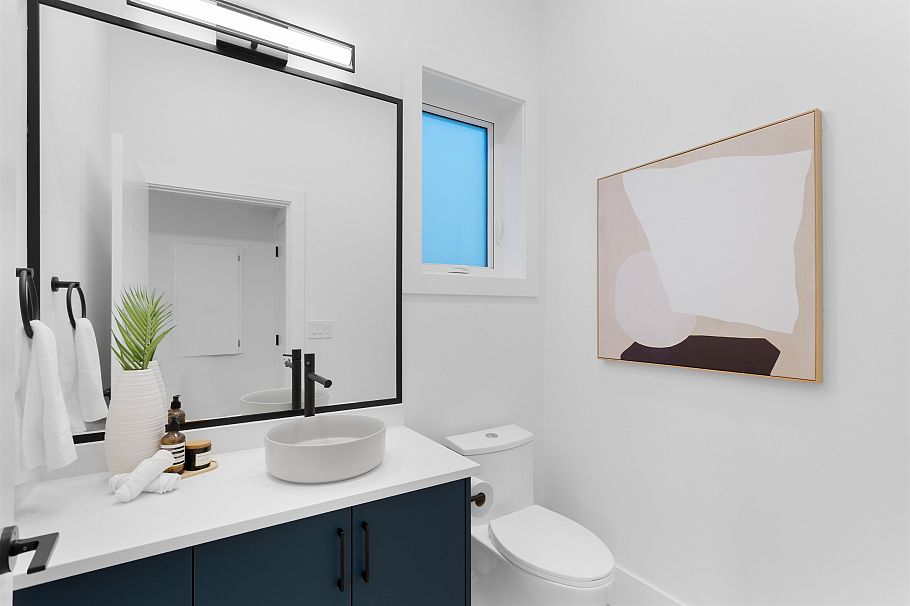 1 2864 E Georgia Street Vancouver, BC - 11