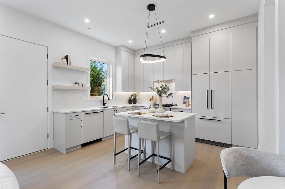 1 2864 E Georgia Street Vancouver, BC - 8