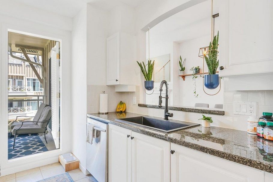 516 3608 Deercrest Drive North Vancouver, BC - 11