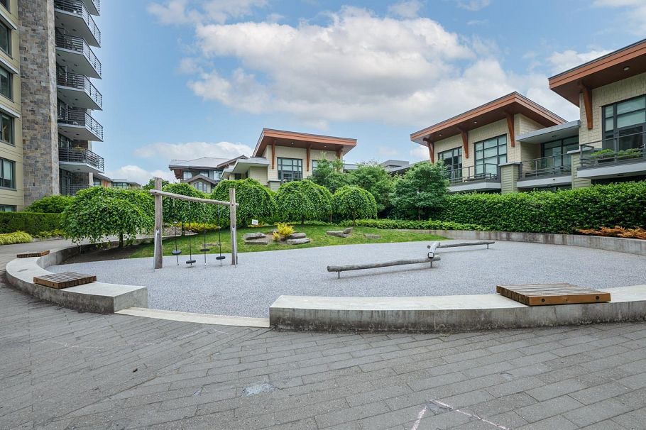 510 2780 Valley Centre Avenue North Vancouver, BC - 18