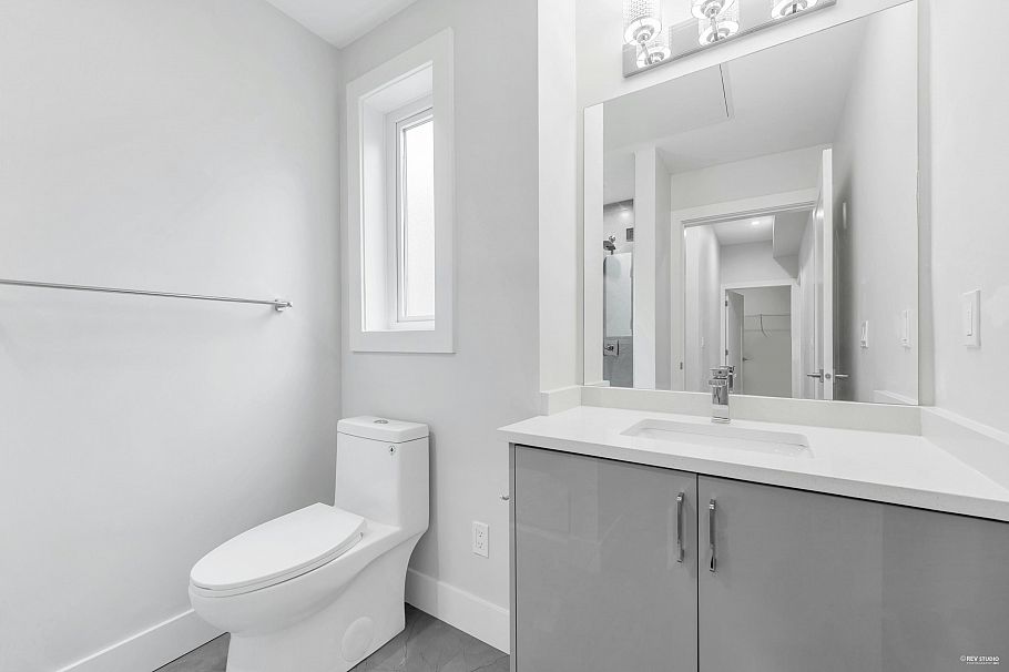 24 7565 Oak Street Vancouver, BC - 10