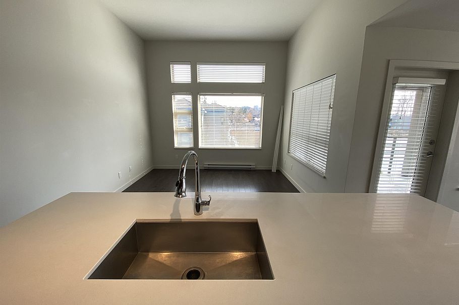 509 1679 Lloyd Avenue North Vancouver, BC - 4