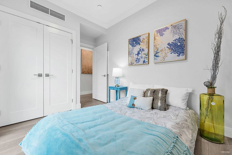 24 7565 Oak Street Vancouver, BC - 9