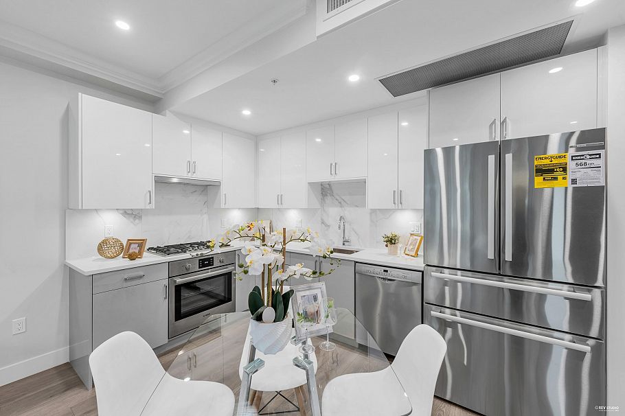 24 7565 Oak Street Vancouver, BC - 8