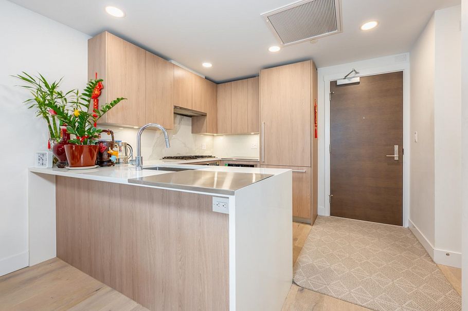 510 2780 Valley Centre Avenue North Vancouver, BC - 6