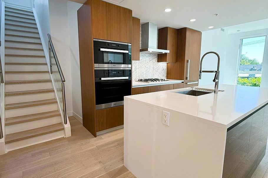 404 2888 Arbutus Street Vancouver, BC - 1