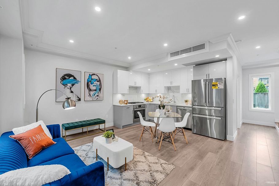 24 7565 Oak Street Vancouver, BC - 1