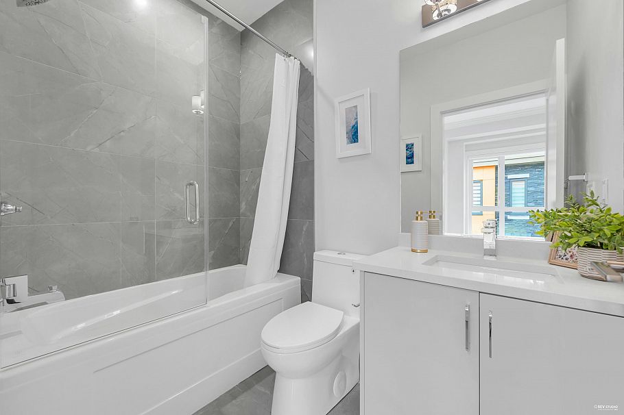 24 7565 Oak Street Vancouver, BC - 14