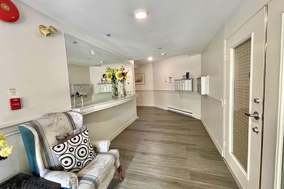 204 5626 Larch Street Vancouver, BC - 4