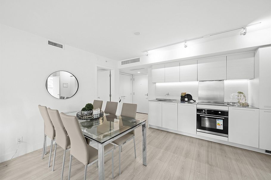 702 1133 Hornby Street Vancouver, BC - 5