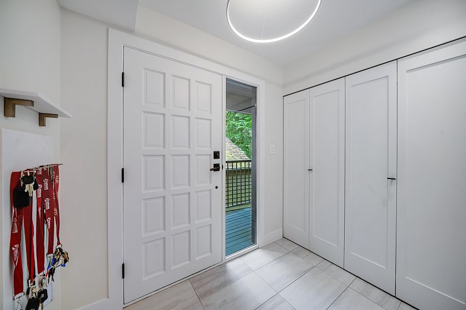 867 Frederick Road North Vancouver, BC - 24