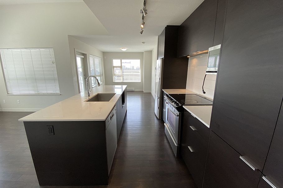 509 1679 Lloyd Avenue North Vancouver, BC - 2