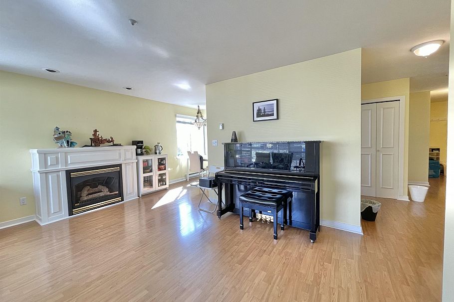 204 5626 Larch Street Vancouver, BC - 5