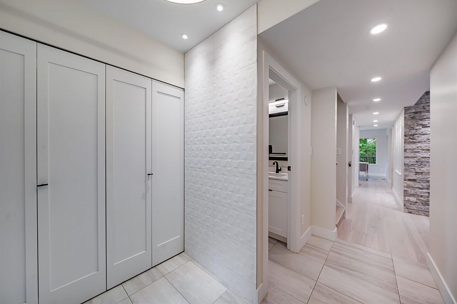 867 Frederick Road North Vancouver, BC - 25