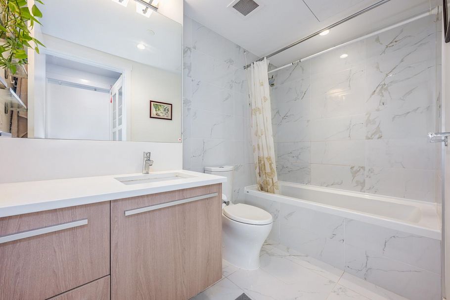 510 2780 Valley Centre Avenue North Vancouver, BC - 11