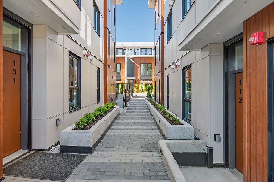 112 715 W 49th Avenue Vancouver, BC - 3