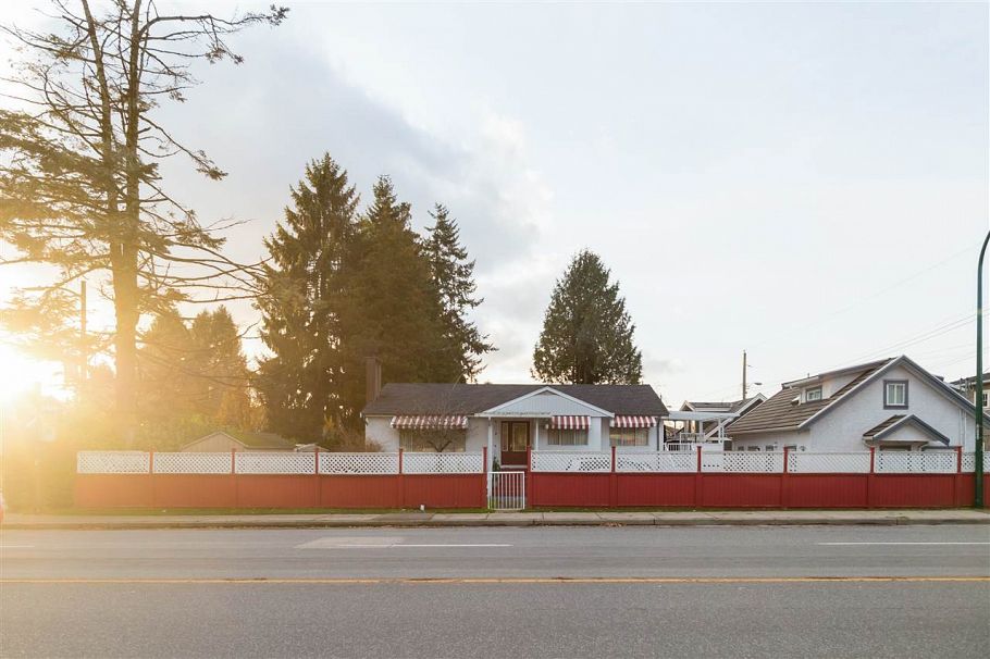 5675 Rupert Street Vancouver, BC - 1